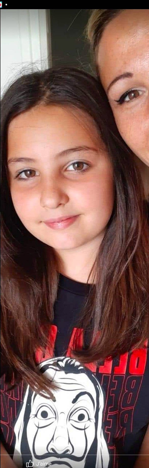 Lupita participe au concours pour gagner de l'argent avec cette photo : black_hair, brown_hair, cheek, event, eyebrow, eyelash, flash_photography, forehead, gesture, happy, jaw, joy, layered_hair, lip, long_hair, makeover, nose, person, skin, smile