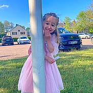 Tissaya participe au concours pour gagner de l'argent avec cette photo : child, girl, pink_dress, pole, grass, outdoor, daylight, smile, playful, bubble_wand, cars, house, trees, blue_sky, happy, person, fun, nature, young, cute