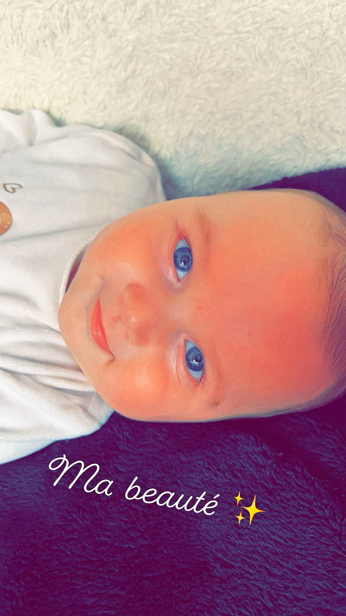 Giulio participe au concours pour gagner de l'argent avec cette photo : baby, baby_toddler_clothing, cheek, child, electric_blue, eye, eyebrow, eyelash, face, facial_expression, forehead, happy, head, iris, lip, mouth, nose, person, skin, smile