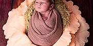 Aurore participe au concours pour gagner de l'argent avec cette photo : newborn, baby, flower_petals, headband, wrapped, blanket, wooden_floor, greenery, garland, soft_lighting, portrait, cute, infant, decorative, indoors, peaceful, wrapped_baby, pink, brown, flower