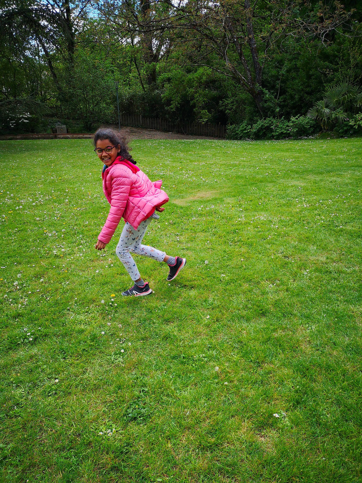 Stephie participe au concours pour gagner de l'argent avec cette photo : fun, garden, grass, grass_family, grassland, groundcover, happy, joy, landscape, lawn, leisure, magenta, meadow, natural_landscape, pasture, people_in_nature, person, plant, recreation, toddler