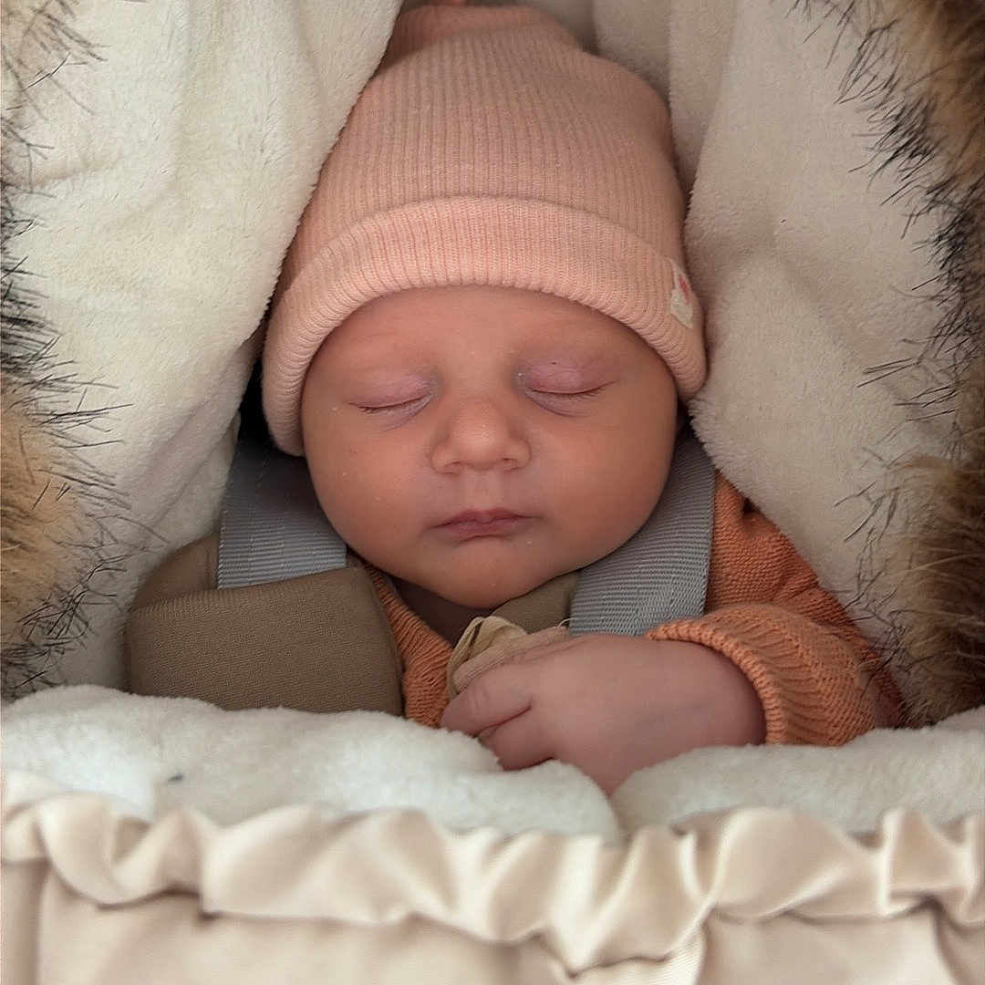 Caméllya participe au concours pour gagner de l'argent avec cette photo : baby, blanket, bundle, car_seat, child, cozy, cute, face, hands, hat, infant, knitted_hat, newborn, peaceful, plush, resting, sleeping, soft, stroller, warm