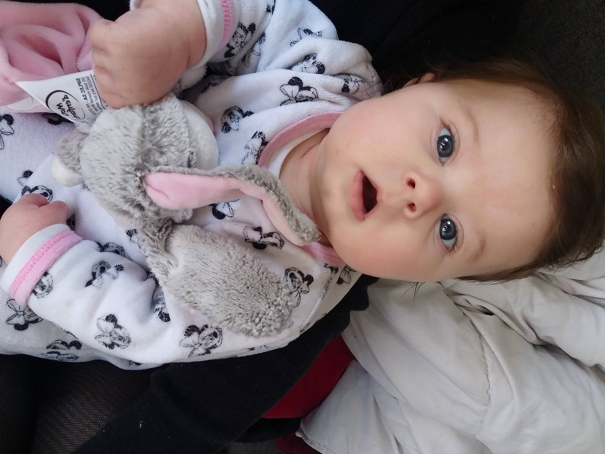 Lyana participe au concours pour gagner de l'argent avec cette photo : baby, baby_products, beauty, cheek, child, ear, eye, face, forehead, hand, head, headgear, iris, lip, mouth, nose, outerwear, person, product, skin