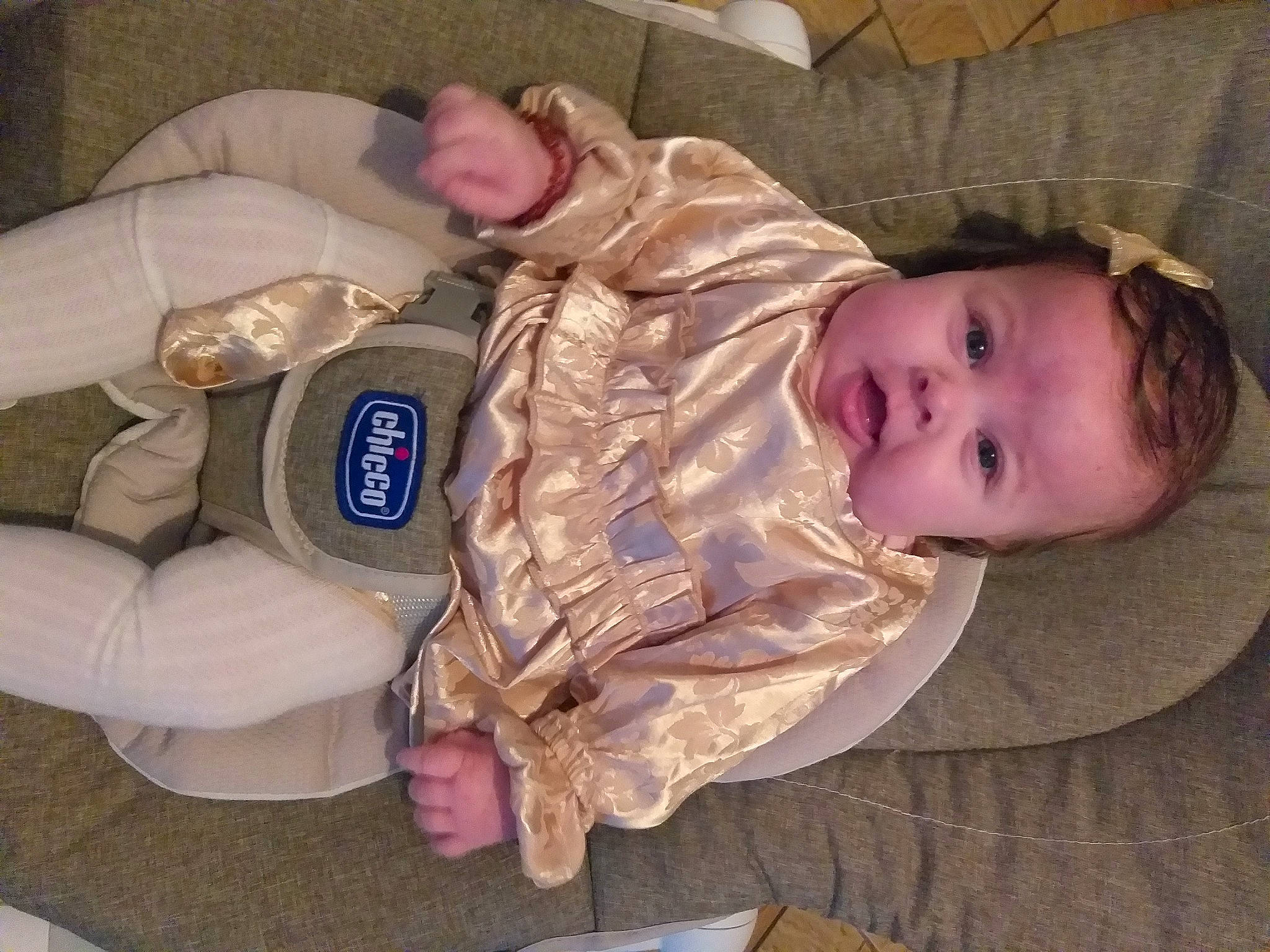 Lyana participe au concours pour gagner de l'argent avec cette photo : baby, birth, child, person, sleep, toddler