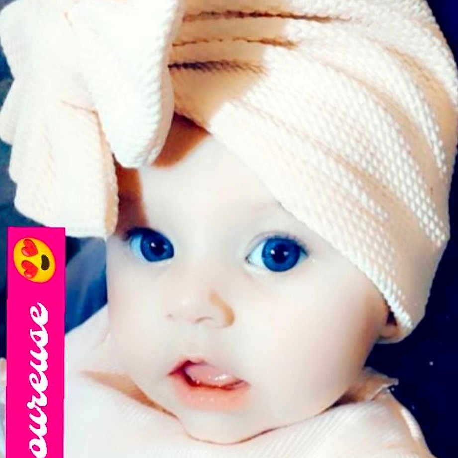 Maiwenn a rejoint le concours — aidez-le/la à gagner de superbes lots ! baby, baby_toddler_clothing, beauty, cap, cheek, child, chin, cool, eye, eyebrow, eyelash, headgear, knit_cap, lip, nose, skin, sleeve, toddler, white, wool