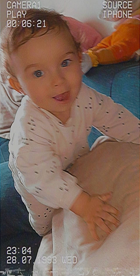 Amélia a rejoint le concours — aidez-le/la à gagner de superbes lots ! baby_toddler_clothing, cheek, comfort, elbow, eye, eyebrow, face, flooring, hair, head, human_body, iris, joint, lip, mouth, neck, nose, person, skin, sleeve