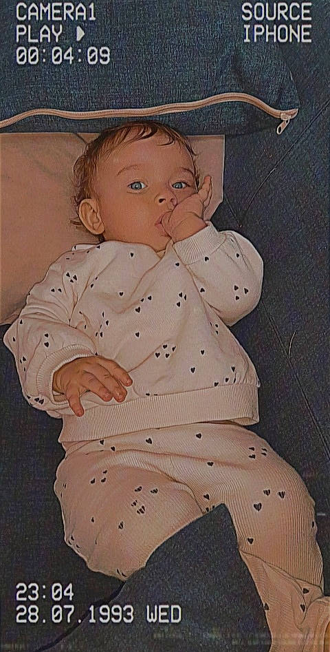 Amélia participe au concours pour gagner de l'argent avec cette photo : art, baby, baby_products, baby_toddler_clothing, cheek, child, human_body, illustration, linens, lip, nose, outerwear, painting, pattern, person, sitting, sleeve, thigh, toddler, vintage_clothing