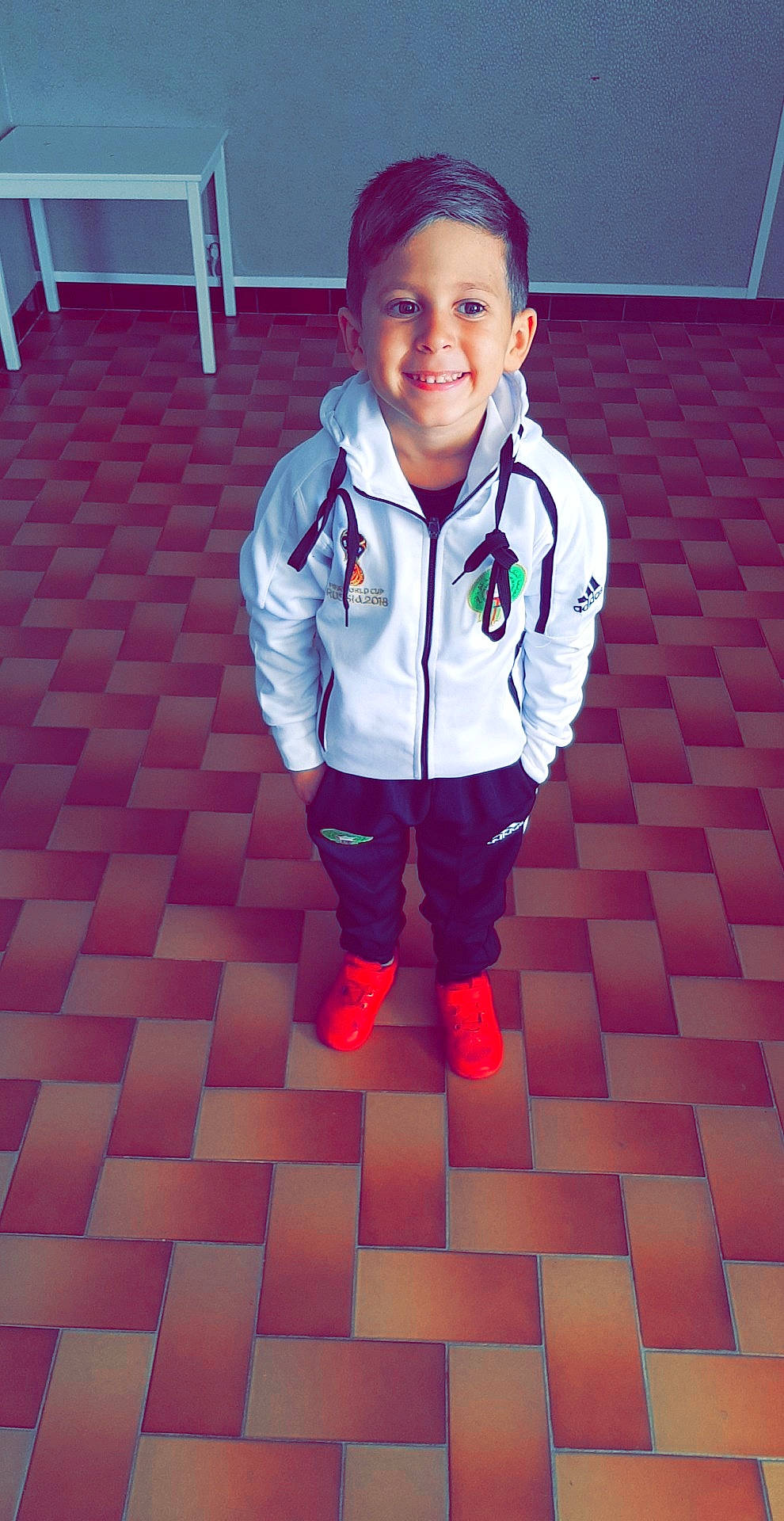 Ayemen a rejoint le concours — aidez-le/la à gagner de superbes lots ! child, floor, flooring, fun, jacket, joy, leg, outerwear, person, play, smile, standing, toddler