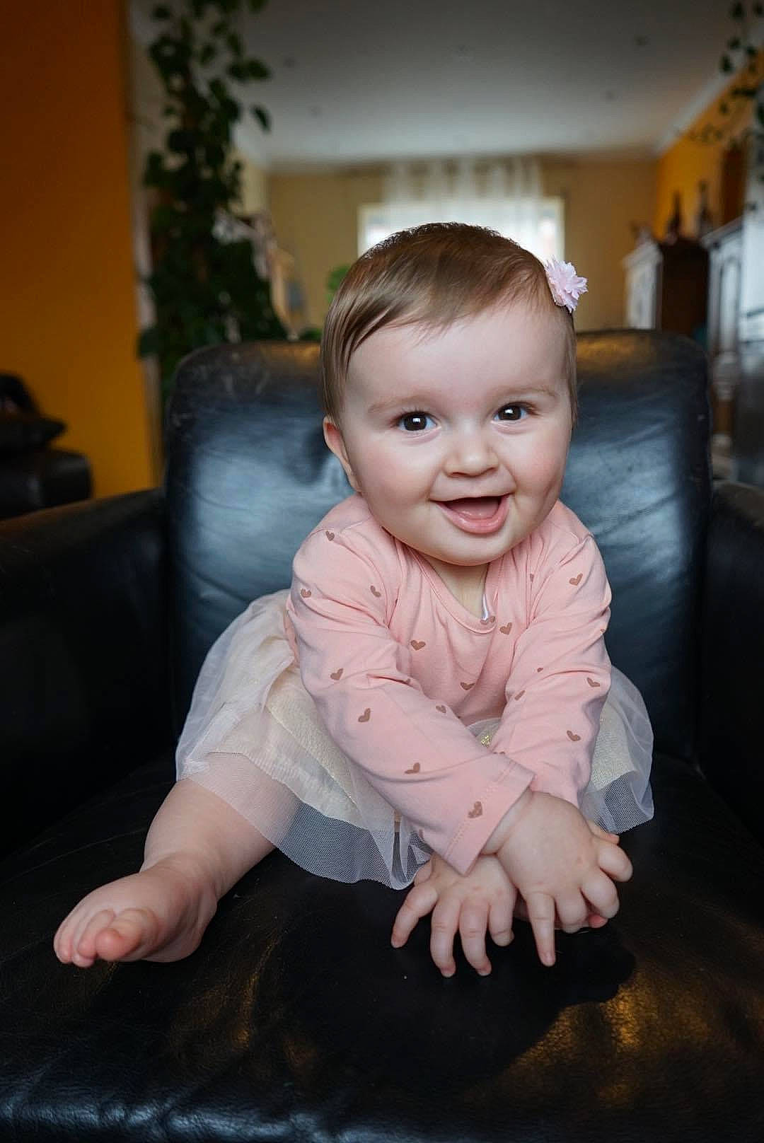 Elia participe au concours pour gagner de l'argent avec cette photo : baby, baby_toddler_clothing, cheek, child, eye, flash_photography, floor, flooring, fun, happy, houseplant, iris, joy, person, plant, sitting, skin, sleeve, smile, standing