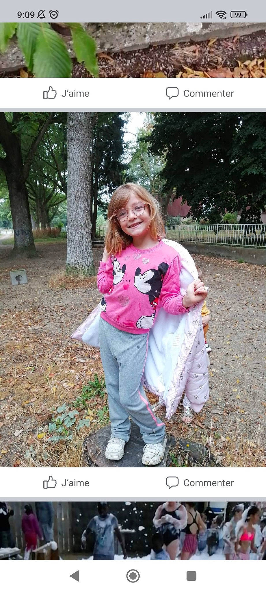 Laila a rejoint le concours — aidez-le/la à gagner de superbes lots ! child, denim, fur, grass, happy, joy, leisure, magenta, pajamas, pattern, peach, people_in_nature, person, pink, plant, recreation, sleeve, soil, t_shirt, top