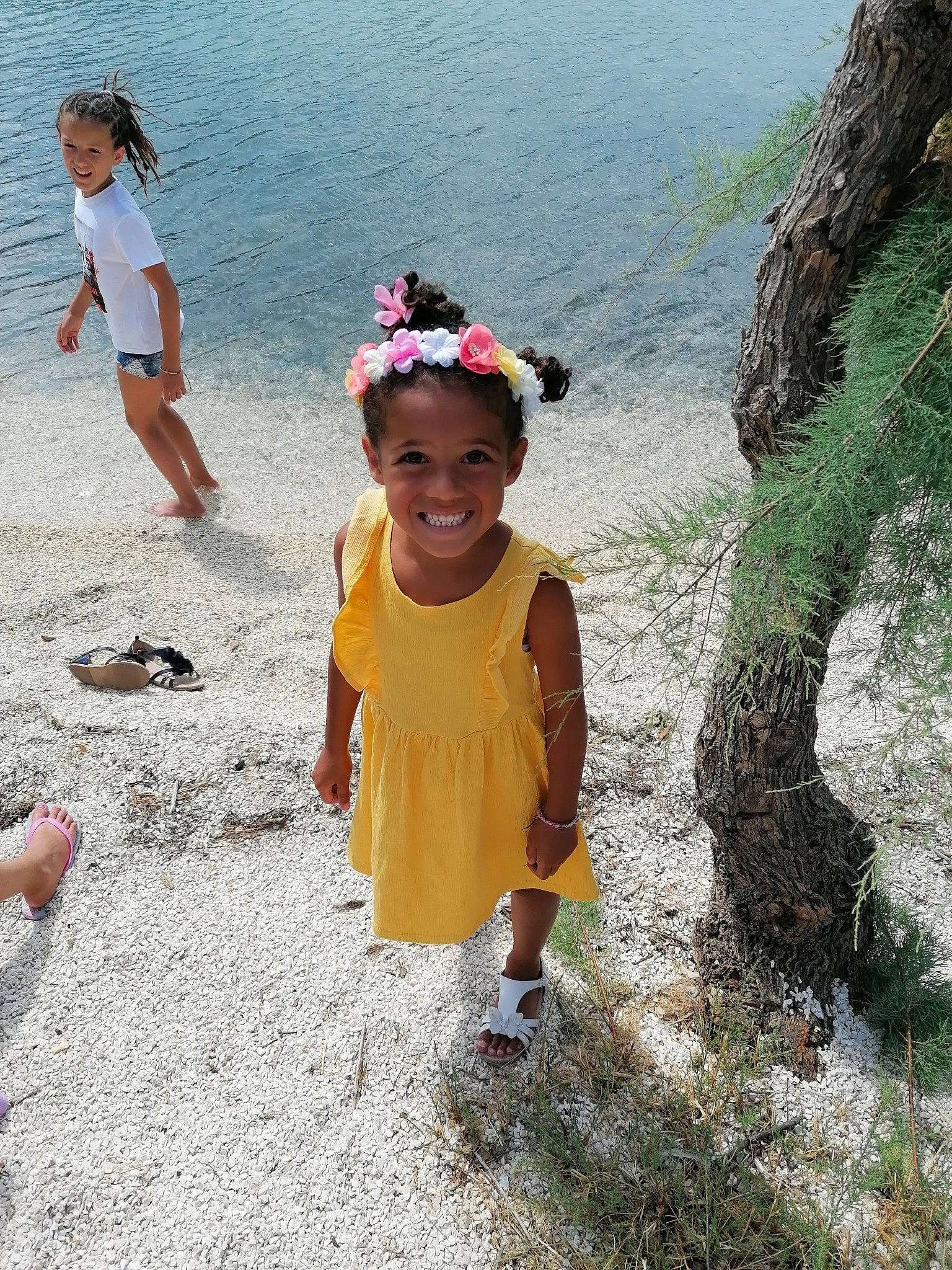 Eliah a rejoint le concours — aidez-le/la à gagner de superbes lots ! baby, baby_toddler_clothing, child, day_dress, dress, embellishment, hair, hair_accessory, happy, headband, headpiece, headwear, joy, people_in_nature, people_on_beach, person, pink, spring, summer, toddler