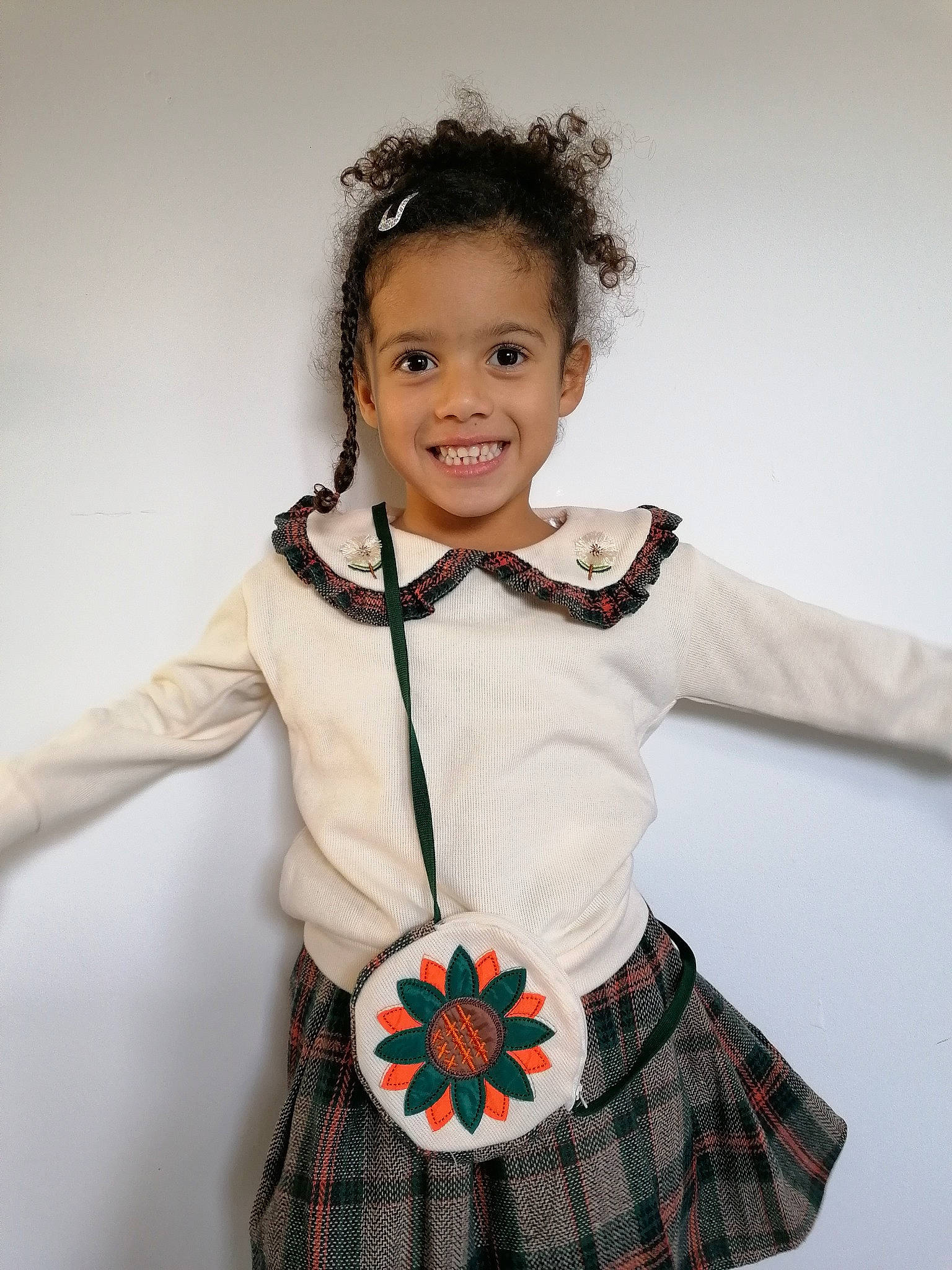 Eliah a rejoint le concours — aidez-le/la à gagner de superbes lots ! child, child_model, clothing, costume, joy, outerwear, person, sleeve, toddler, uniform