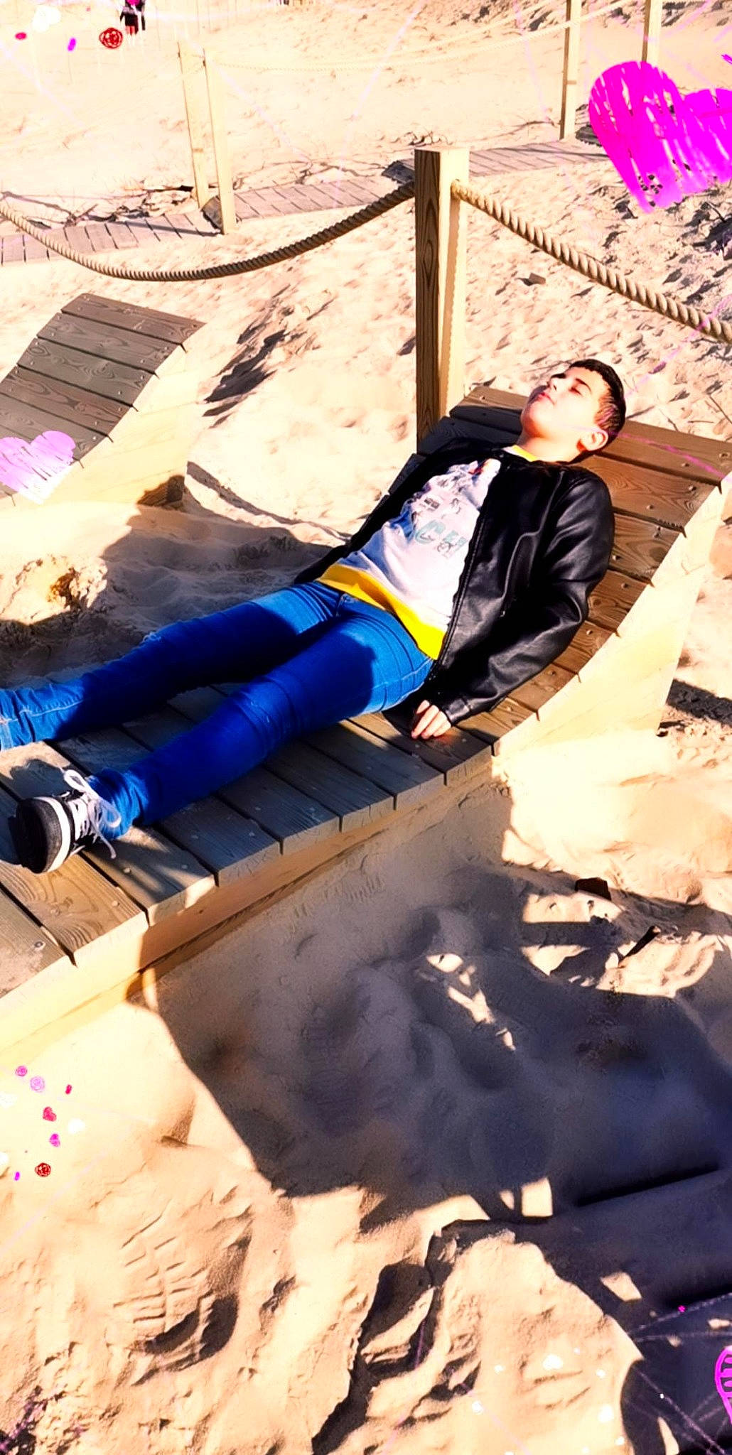 Revan a rejoint le concours — aidez-le/la à gagner de superbes lots ! cobalt_blue, electric_blue, human_body, knee, outdoor_shoe, people_in_nature, person, purple, shadow, street_fashion