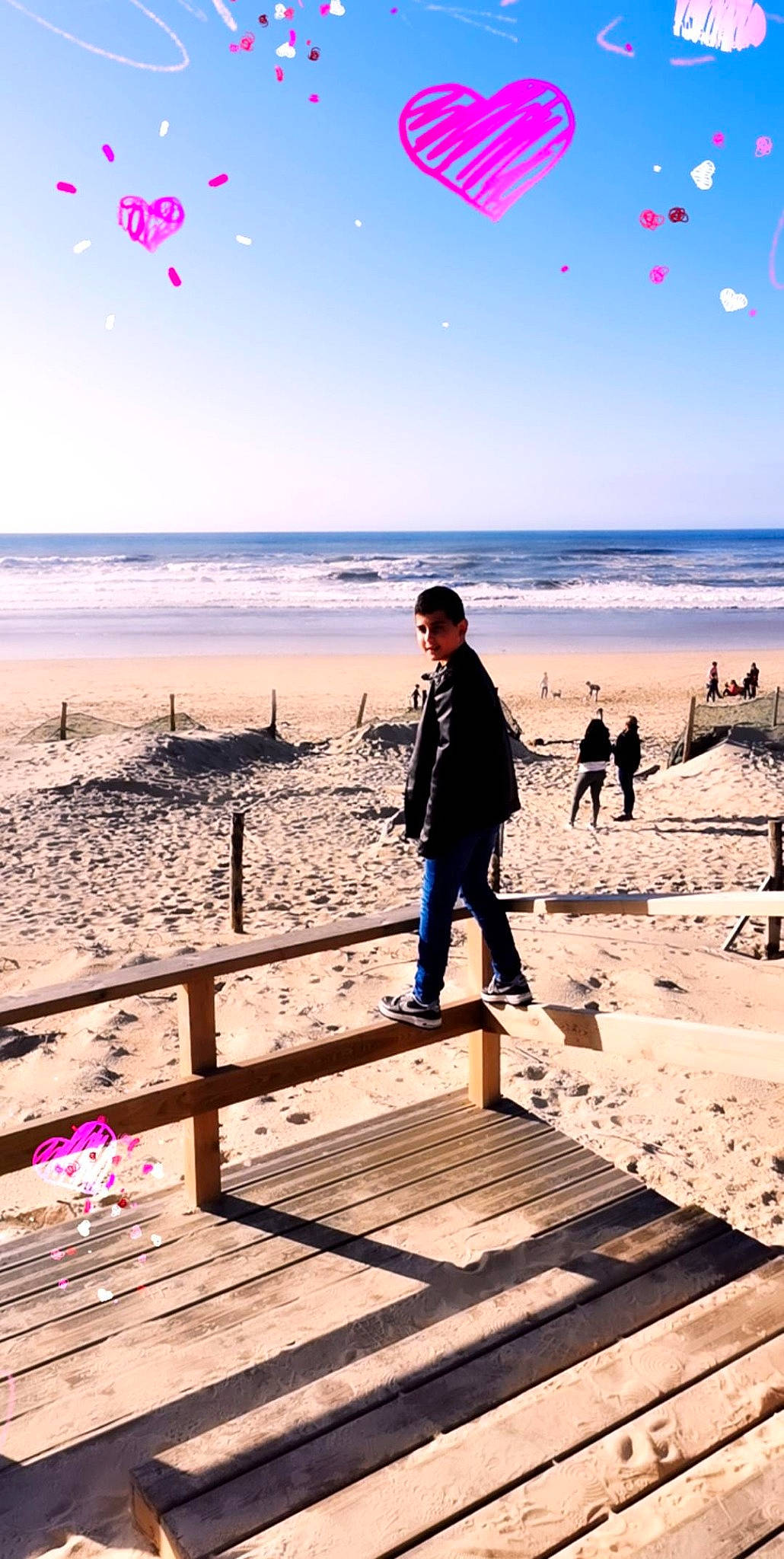 Revan participe au concours pour gagner de l'argent avec cette photo : beach, coast, denim, fun, holiday, horizon, jacket, jeans, leisure, ocean, people_in_nature, people_on_beach, person, sand, sea, shore, tourism, travel, vacation, walkway