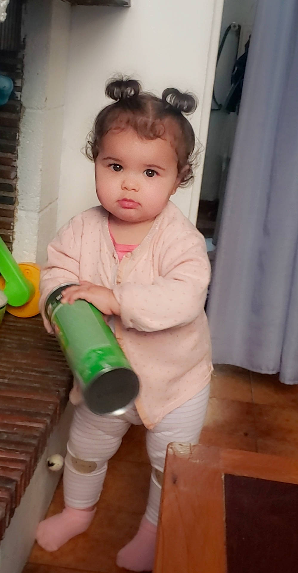 Maissane a rejoint le concours — aidez-le/la à gagner de superbes lots ! baby, baby_products, baby_toddler_clothing, cheek, child, clothing, curtain, eye, floor, flooring, fun, hardwood, person, plastic, room, sitting, skin, sleeve, sock, toddler