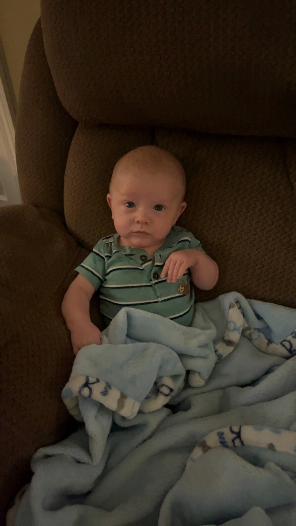 Kamden is registered to the contest to win money with this photo: abdomen, auto_part, baby, baby_products, baby_toddler_clothing, car_seat, chair, cheek, child, comfort, eye, head, human_leg, linens, person, room, sitting, skin, sleeve, thumb