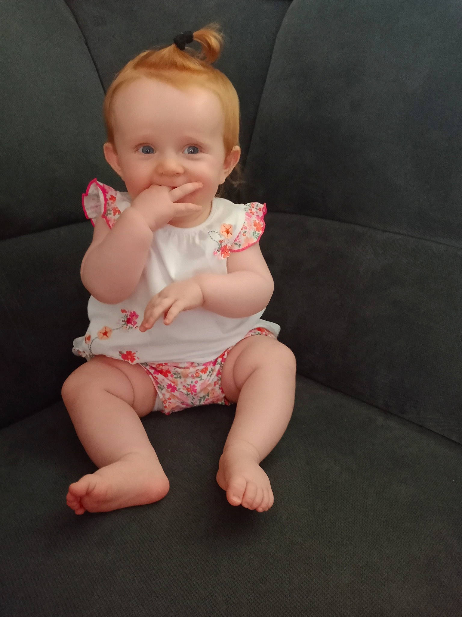 Cassie a rejoint le concours — aidez-le/la à gagner de superbes lots ! arm, baby, baby_toddler_clothing, cheek, comfort, eye, face, finger, flash_photography, head, human_body, joy, knee, leg, neck, person, pink, shoulder, skin, sleeve