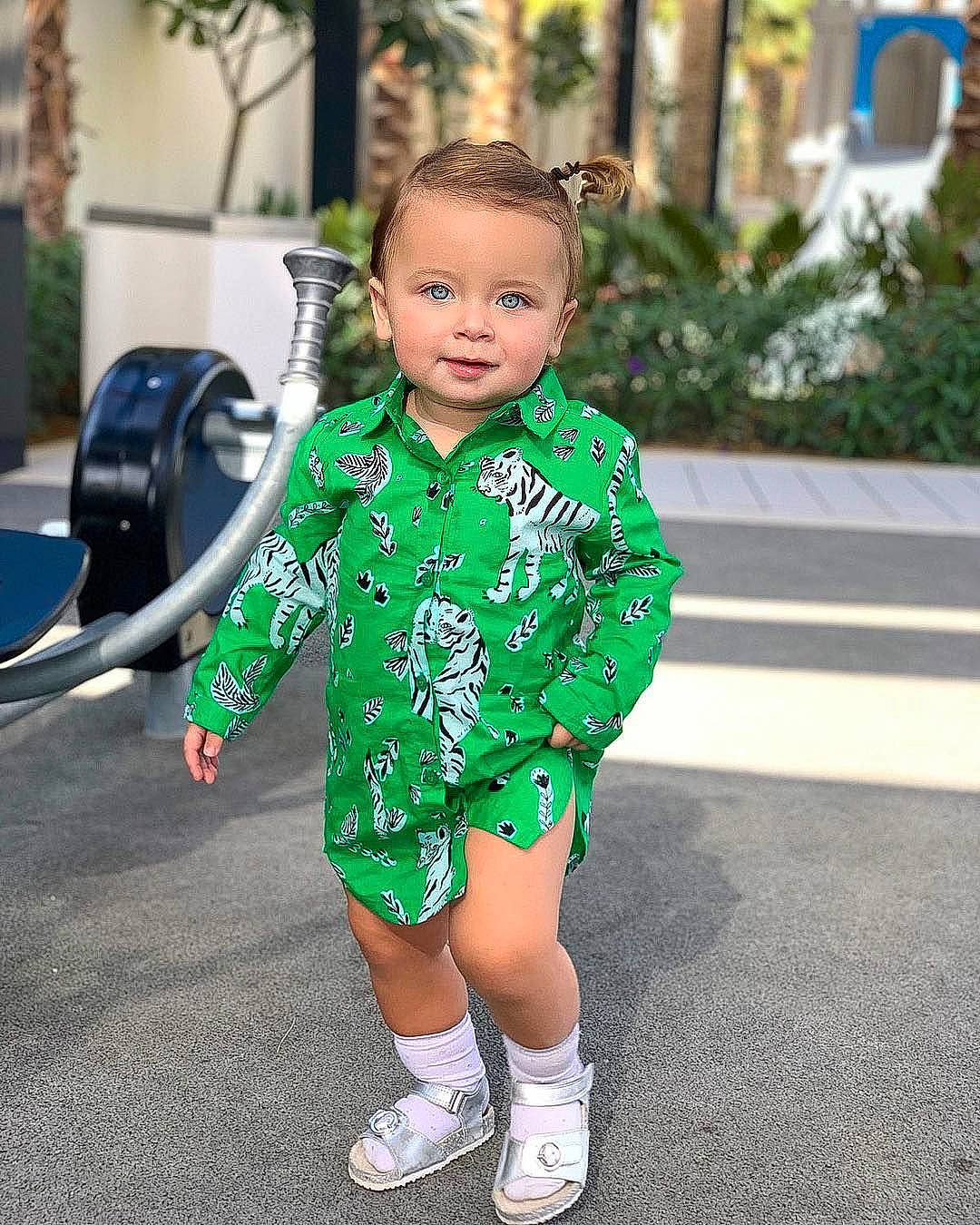 Chelsea a rejoint le concours — aidez-le/la à gagner de superbes lots ! baby, child, child_model, footwear, green, happy, head, holiday, jacket, outerwear, person, plant, recreation, saint_patricks_day, shoe, sleeve, smile, street_fashion, toddler