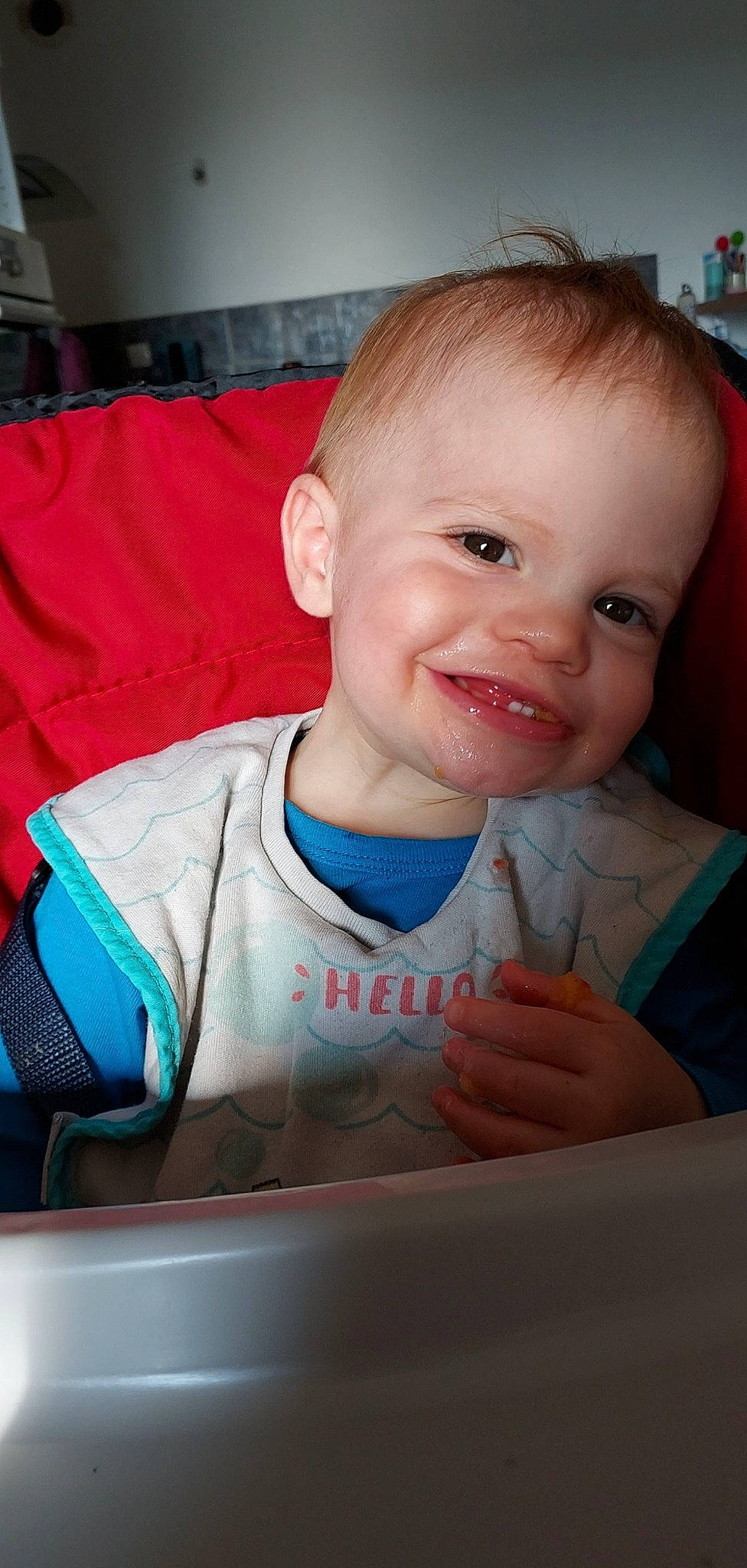 Léo a rejoint le concours — aidez-le/la à gagner de superbes lots ! baby, baby_safety, baby_toddler_clothing, cheek, child, chin, comfort, electric_blue, facial_expression, finger, fun, happy, joy, mouth, nose, person, product, skin, sleeve, smile