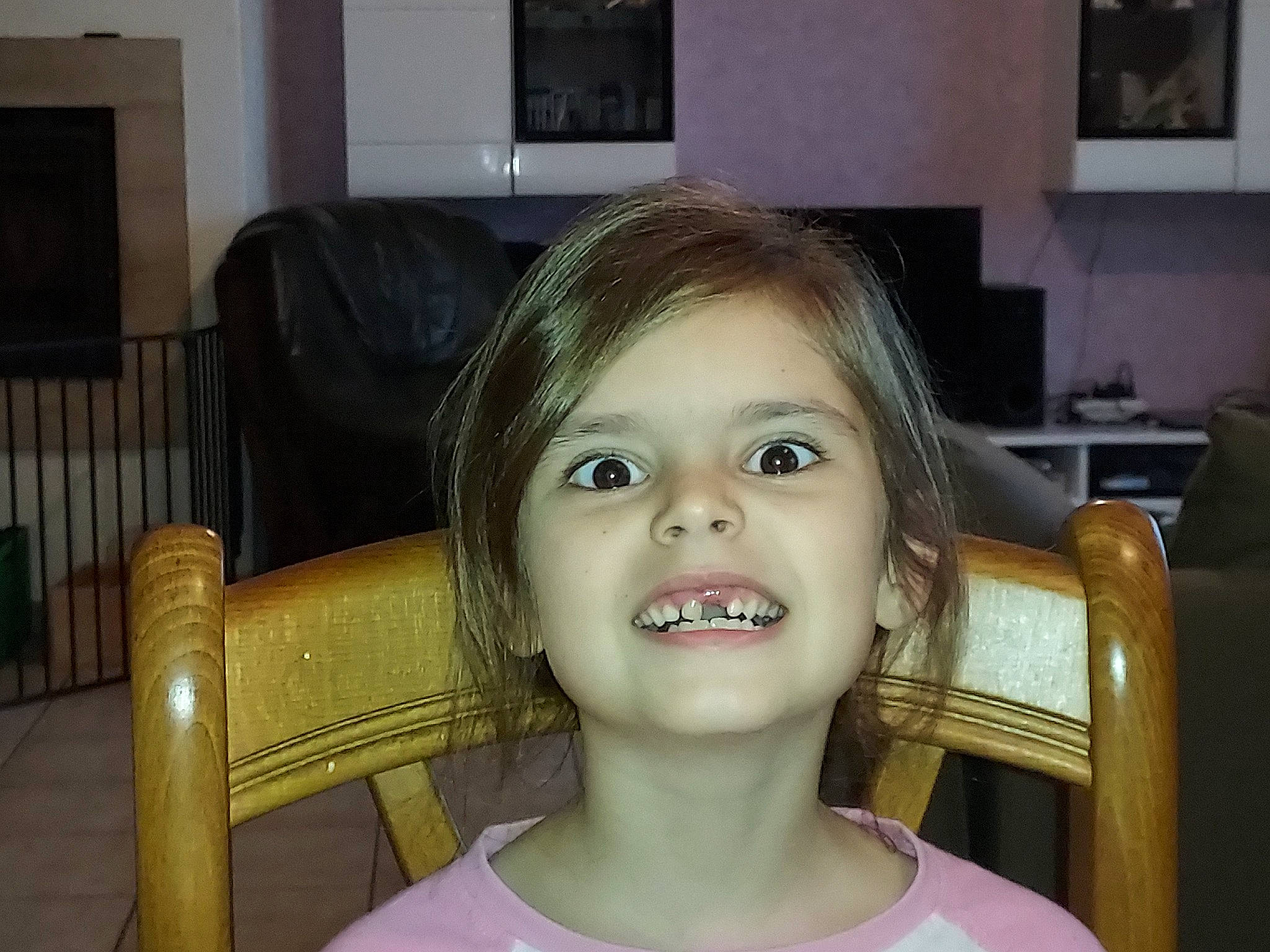 Léana a rejoint le concours — aidez-le/la à gagner de superbes lots ! chair, cheek, child, chin, ear, eyebrow, eyelash, forehead, fun, happy, head, iris, jaw, joy, lip, long_hair, mouth, nose, person, picture_frame