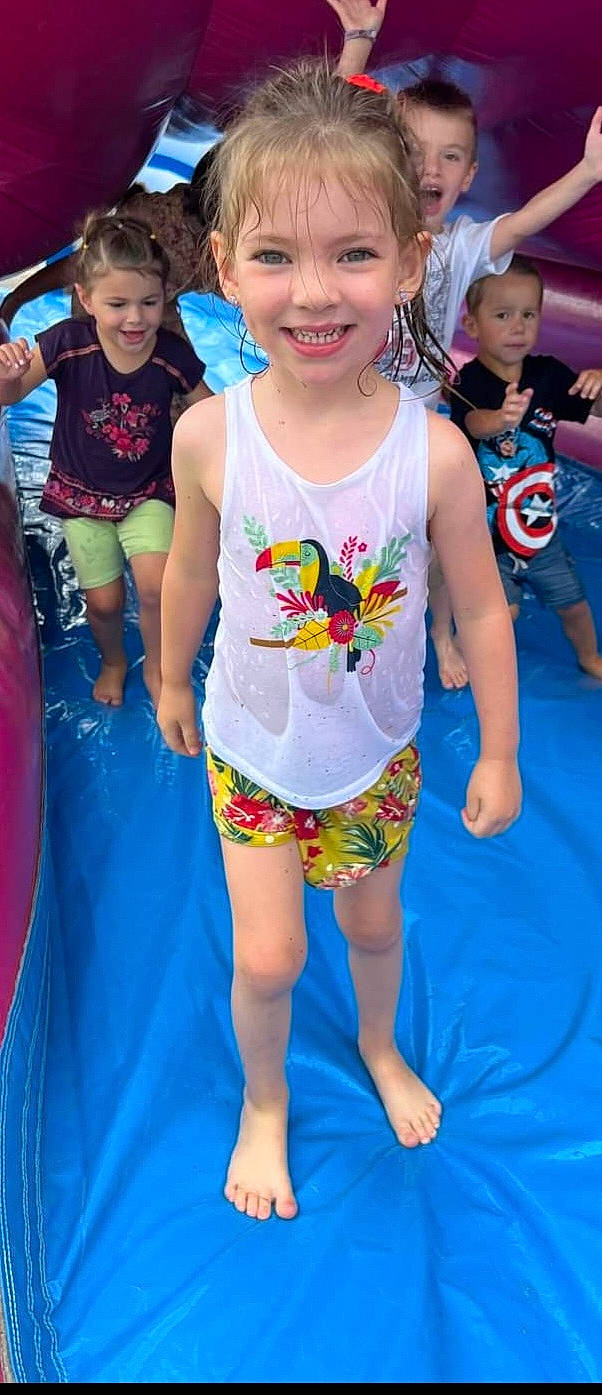 Tiana participe au concours pour gagner de l'argent avec cette photo : baby_toddler_clothing, blue, cool, eye, face, facial_expression, fun, happy, head, joy, leisure, one_piece_swimsuit, person, pink, recreation, skin, smile, summer, t_shirt, thigh