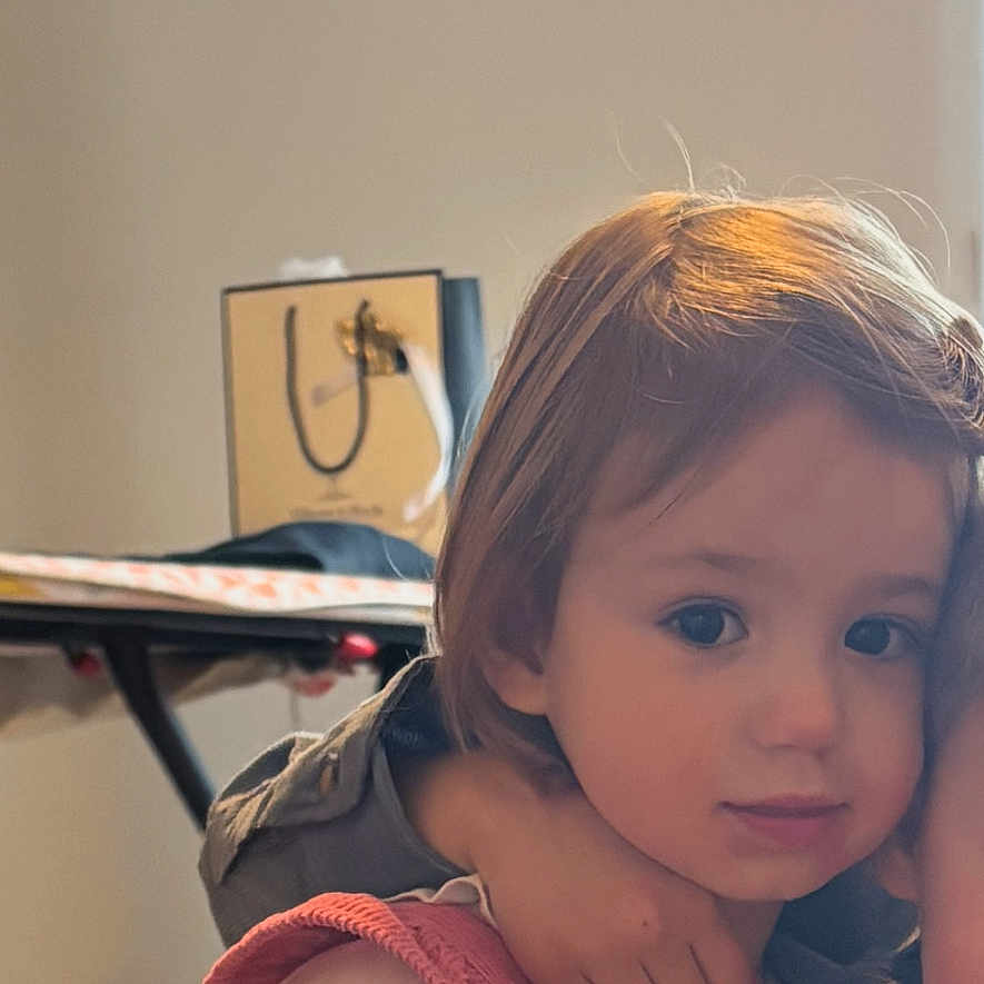 Andrea a rejoint le concours — aidez-le/la à gagner de superbes lots ! affection, candid, child, closeup, curly_hair, cute, expression, face, girl, hug, indoor, person, pink_dress, portrait, sibling, soft_light, toddler, warmth, white_shirt, young_child