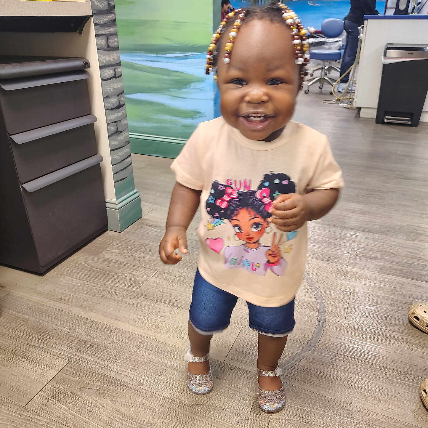 Da'Veyah is registered to the contest to win money with this photo: accessories, adult, child, clothing, face, female, footwear, girl, hardwood, head, pants, person, photography, portrait, sandal, shoe, shorts, t_shirt, woman, wood