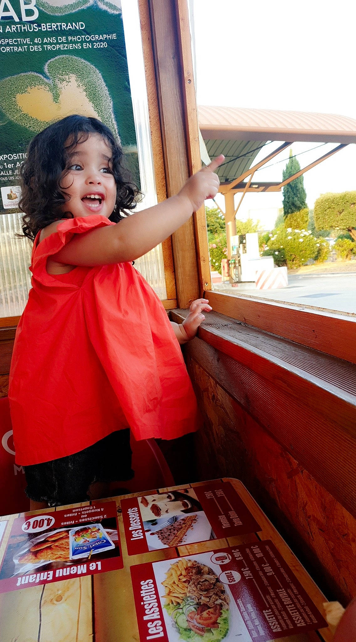 Meriem participe au concours pour gagner de l'argent avec cette photo : person