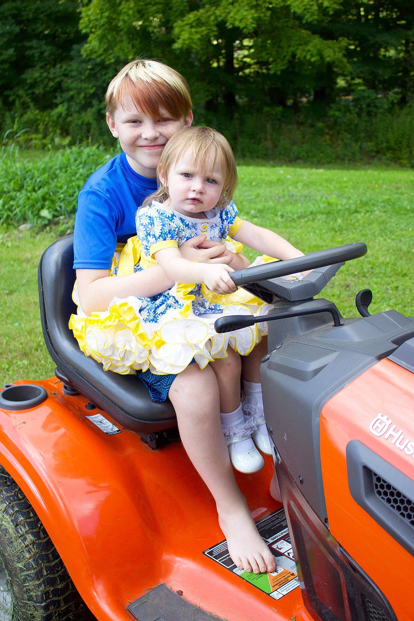 Payten is registered to the contest to win money with this photo: baby, baby_toddler_clothing, blond, bumper, child, eye, face, fender, joy, lap, mammal, nose, person, play, product, riding_toy, sitting, steering_wheel, summer, toddler