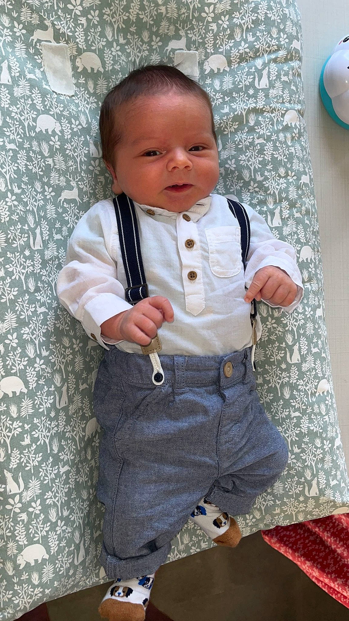Soan a rejoint le concours — aidez-le/la à gagner de superbes lots ! baby, baby_toddler_clothing, bow_tie, button, child, collar, denim, dress_shirt, formal_wear, happy, linens, pattern, person, plaid, product, sitting, sleeve, t_shirt, textile, toddler