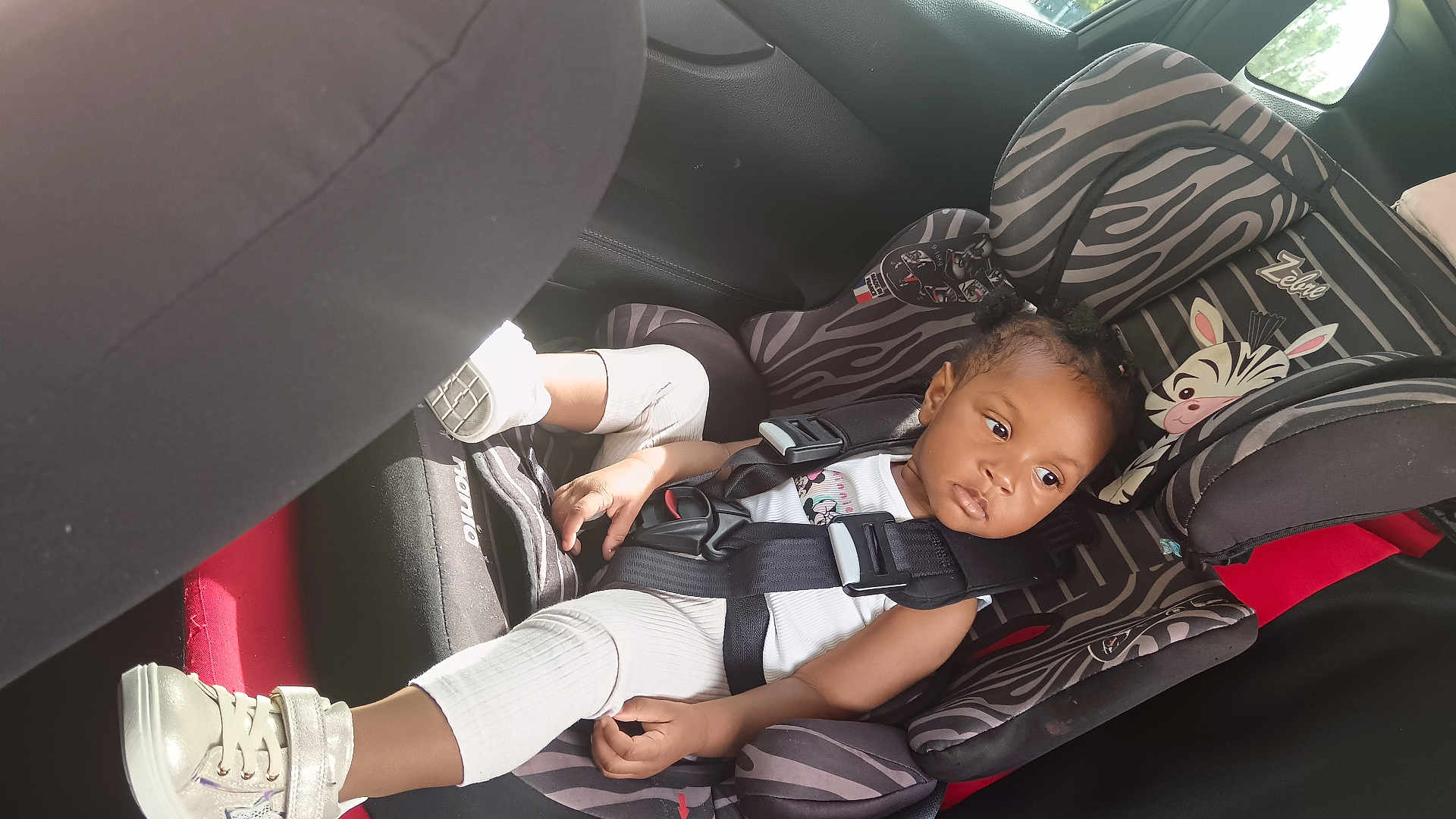 Dholynah participe au concours pour gagner de l'argent avec cette photo : accessories, baby, belt, car, car_interior, carseat, clothing, cushion, face, footwear, glove, head, homedecor, person, photography, portrait, shoe, sneaker, transportation, vehicle