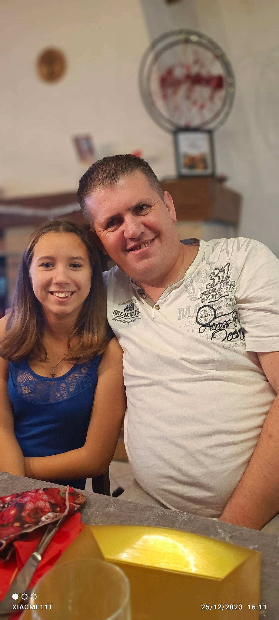 Héléna a rejoint le concours — aidez-le/la à gagner de superbes lots ! child, community, conversation, event, fun, happy, jewellery, joy, laugh, leisure, mechanical_fan, muscle, necklace, party, person, picture_frame, recreation, room, sitting, smile