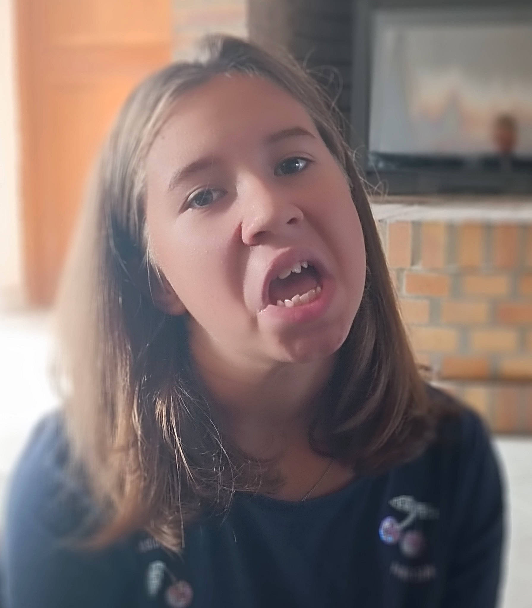 Héléna participe au concours pour gagner de l'argent avec cette photo : blond, brown_hair, cheek, child, ear, eyebrow, eyelash, flash_photography, fun, gesture, happy, jaw, laugh, lip, long_hair, mouth, nose, person, standing, t_shirt