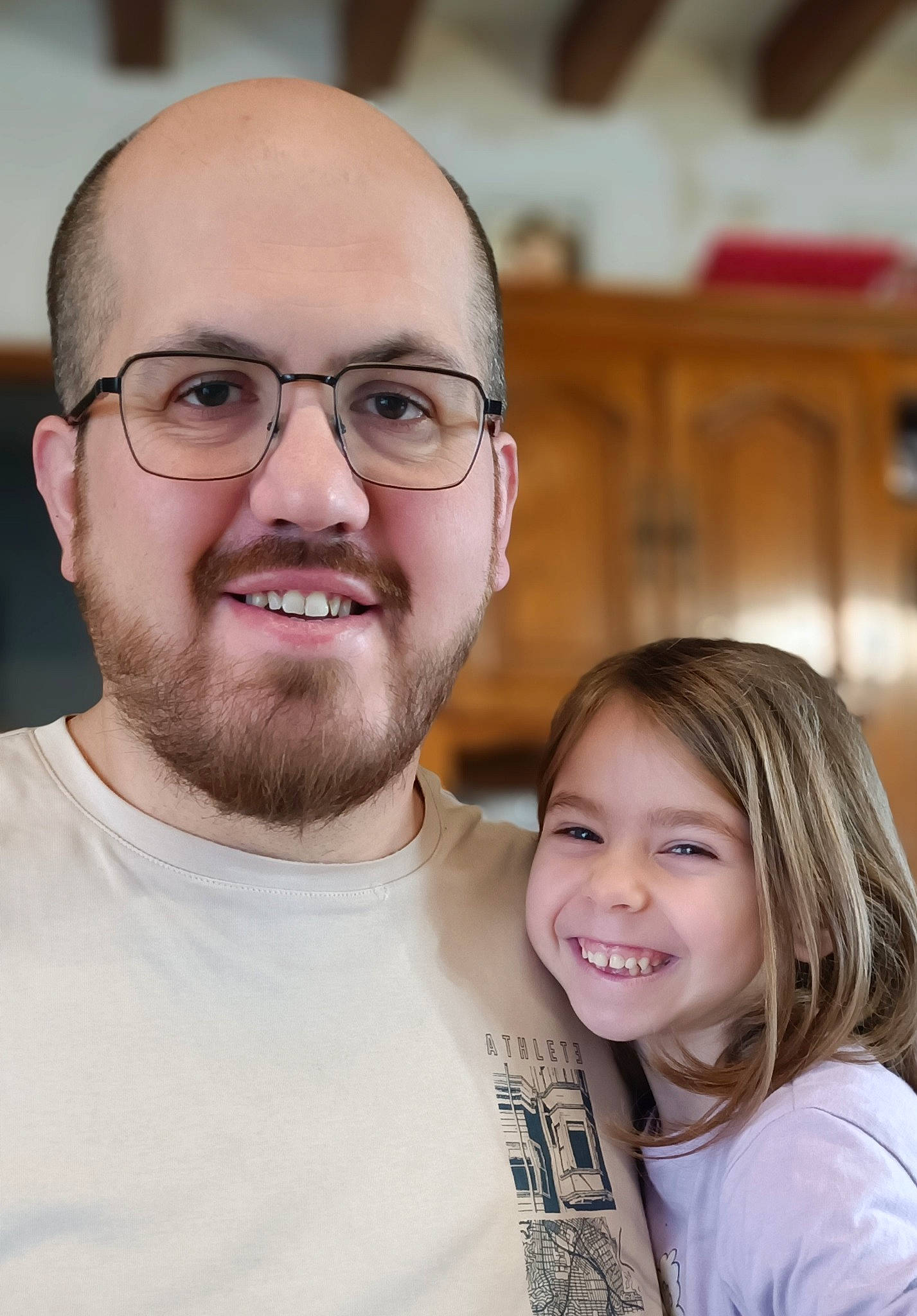 Emmy a rejoint le concours — aidez-le/la à gagner de superbes lots ! beard, cheek, chin, community, eye, eyewear, facial_expression, facial_hair, forehead, fun, glasses, hairstyle, happy, head, human, iris, joy, person, skin, smile