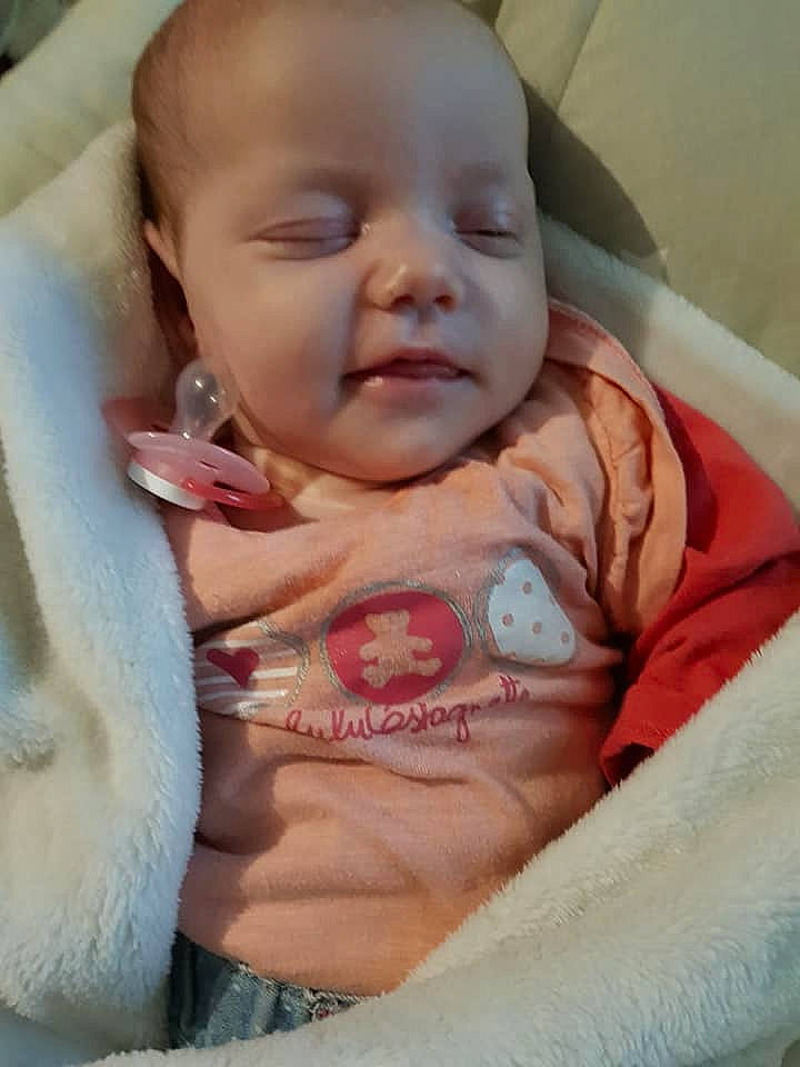 Kathleen participe au concours pour gagner de l'argent avec cette photo : baby, baby_products, birth, cheek, child, eye, face, forehead, head, lip, mouth, nose, person, product, skin, toddler