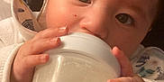 Mia participe au concours pour gagner de l'argent avec cette photo : baby, bottle, child, closeup, clothing, cozy, cute, eyes, face, feeding, hand, holding, indoors, infant, milk, person, philips_avent, portrait, skin, young