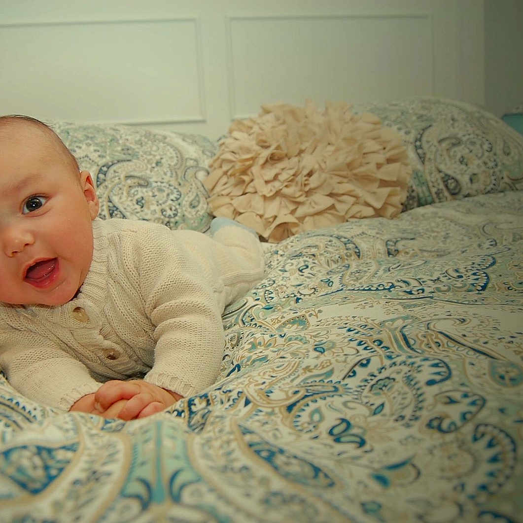 Emmet is registered to the contest to win money with this photo: