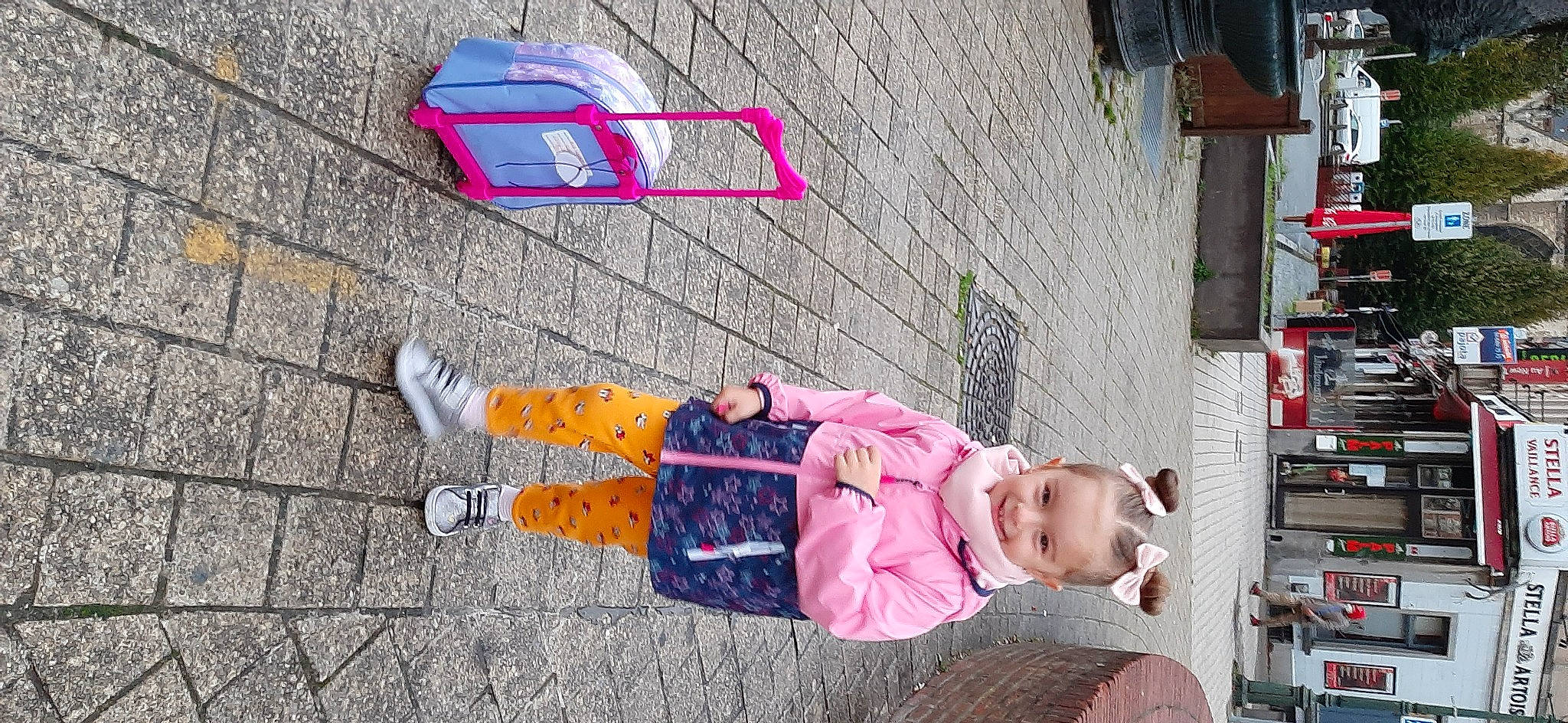 Iris a rejoint le concours — aidez-le/la à gagner de superbes lots ! child, joy, person