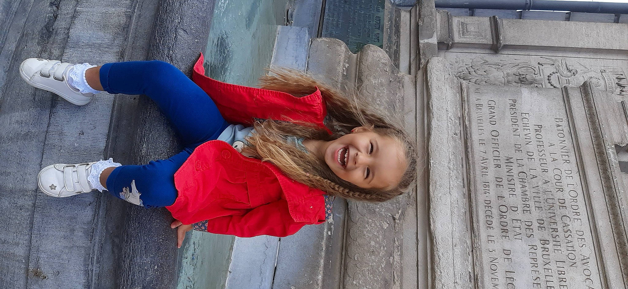 Iris a rejoint le concours — aidez-le/la à gagner de superbes lots ! joy, person, temple