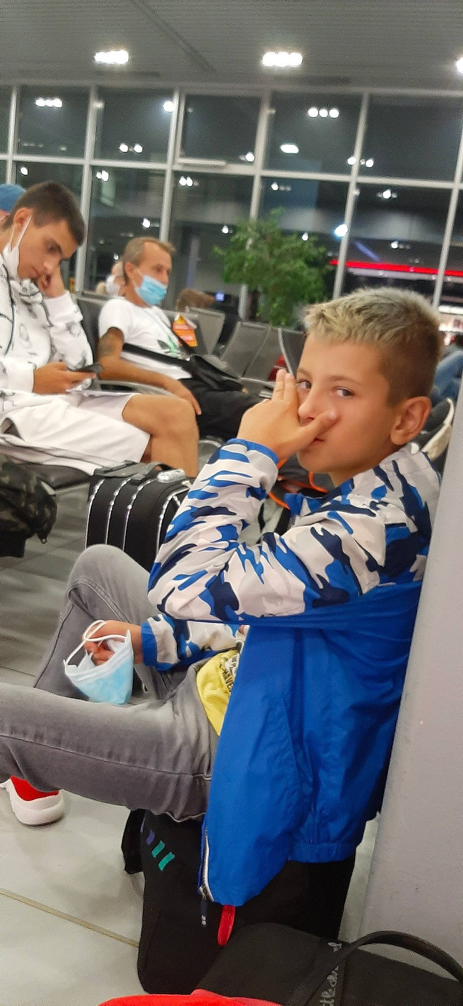 Gabriel a rejoint le concours — aidez-le/la à gagner de superbes lots ! child, person