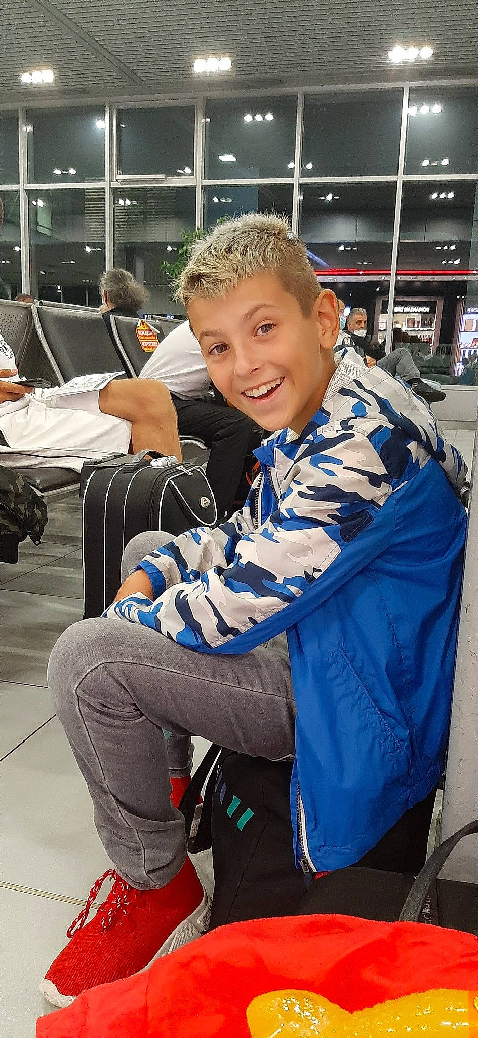 Gabriel a rejoint le concours — aidez-le/la à gagner de superbes lots ! joy, person