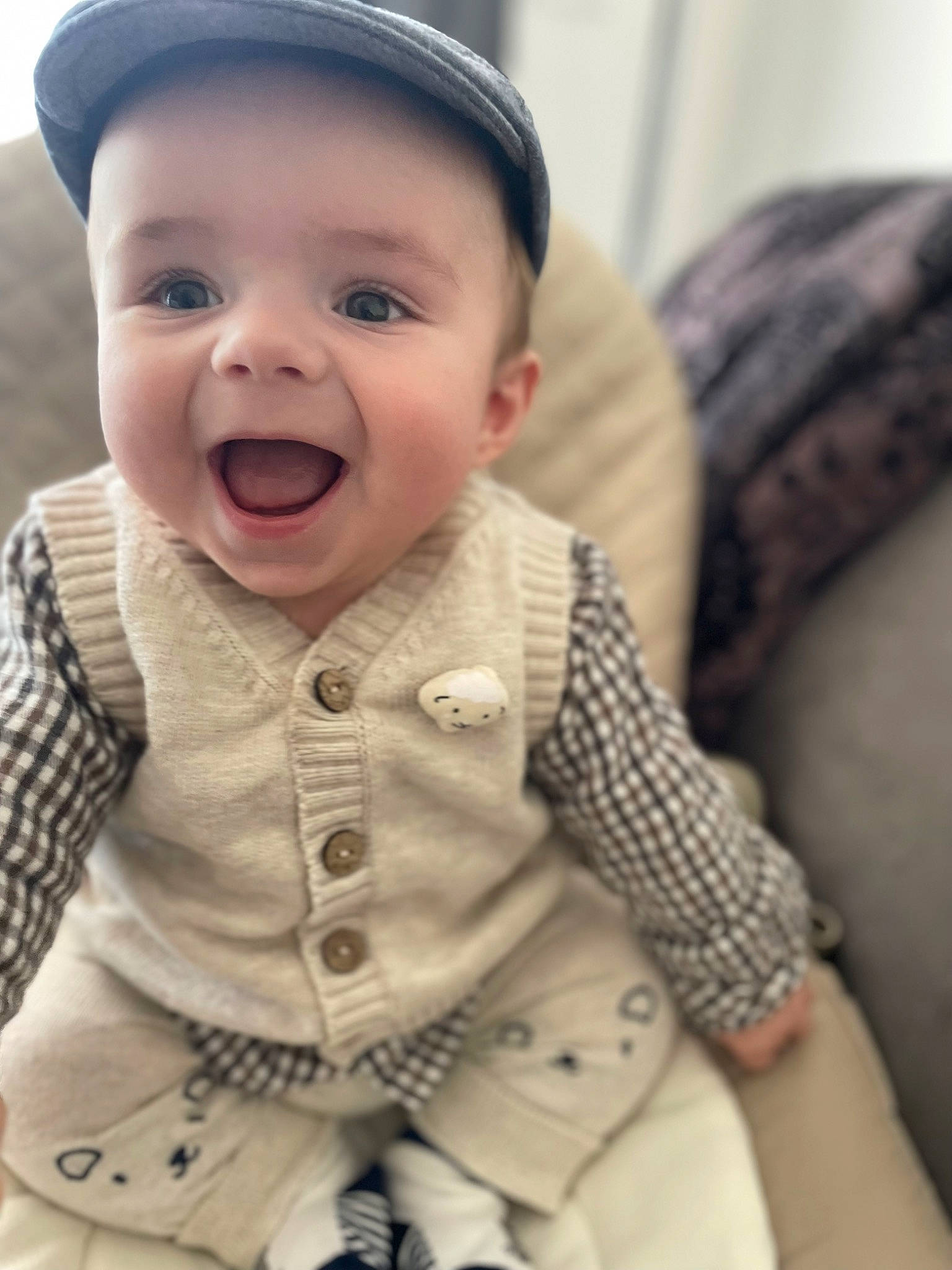 Tilio a rejoint le concours — aidez-le/la à gagner de superbes lots ! baby, baby_toddler_clothing, cap, cheek, chin, dress, eye, face, facial_expression, head, human_body, iris, lip, neck, nose, outerwear, person, skin, sleeve, smile