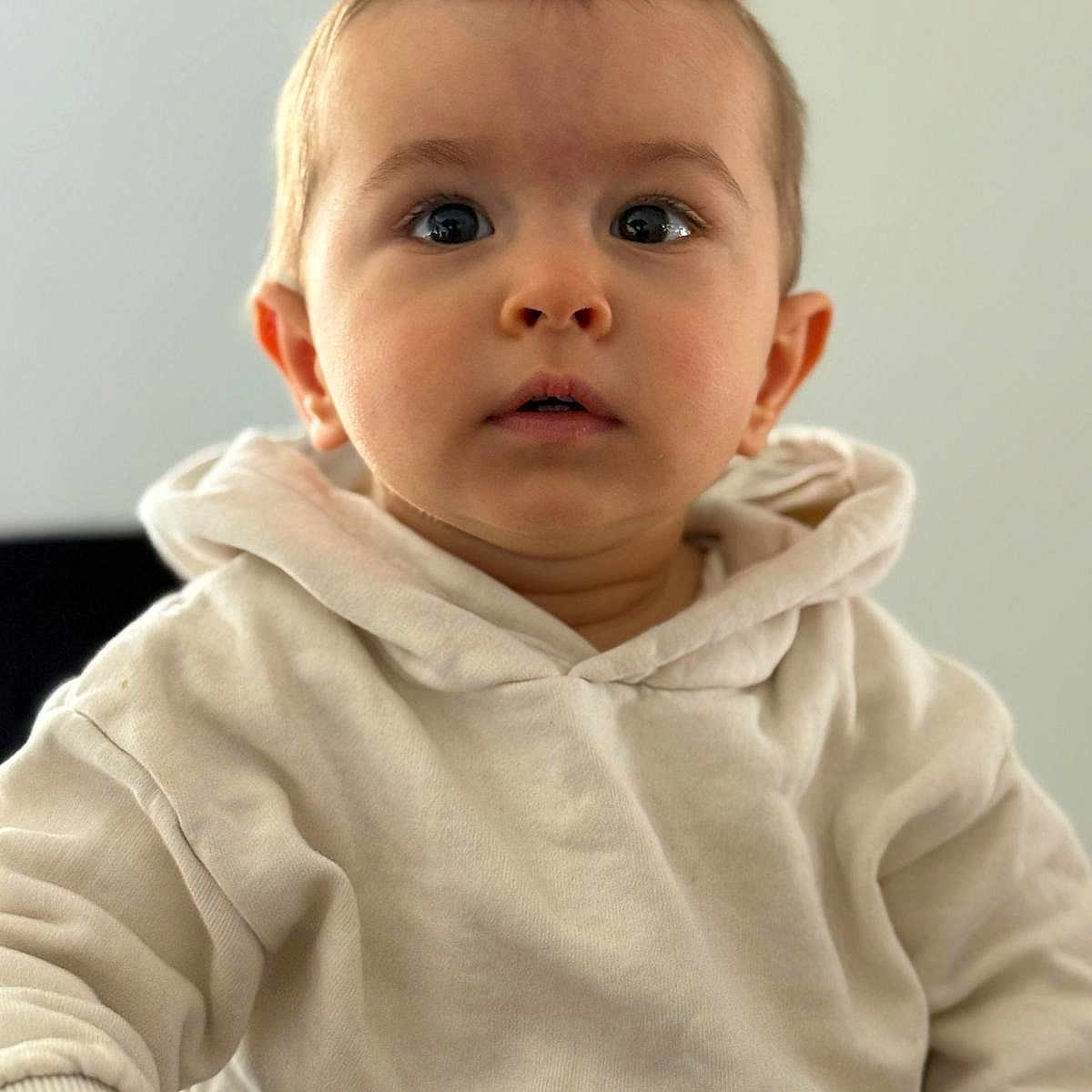 Aaron participe au concours pour gagner de l'argent avec cette photo : baby, blonde, clothing, coat, face, frown, hair, head, hoodie, jacket, knitwear, longsleeve, person, photography, portrait, sad, shirt, sleeve, sweater, sweatshirt