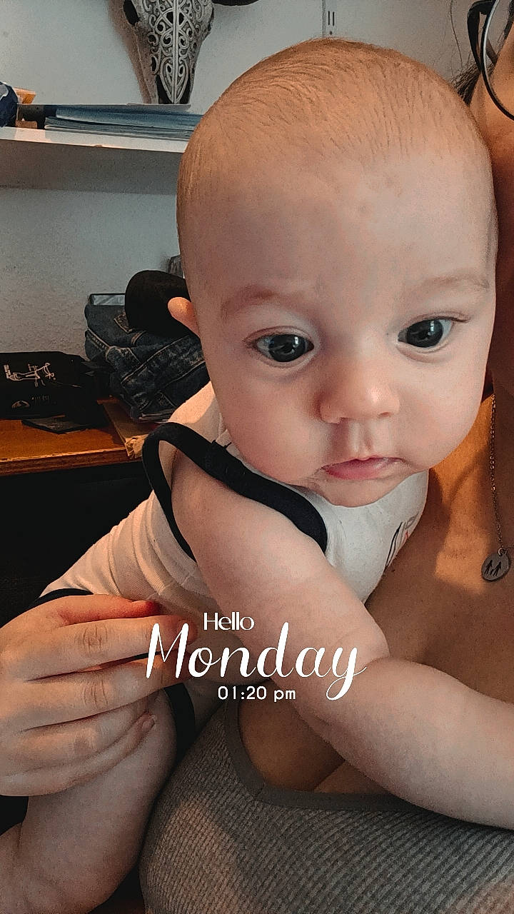 Jack a rejoint le concours — aidez-le/la à gagner de superbes lots ! baby, baby_toddler_clothing, cheek, chin, comfort, ear, eye, eyebrow, eyelash, finger, flash_photography, gesture, happy, lip, mouth, neck, nose, person, skin, thumb