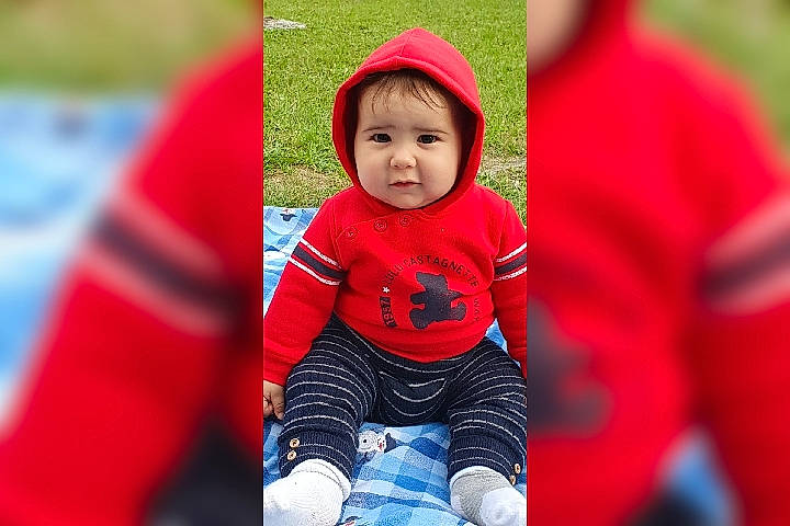 Youcef participe au concours pour gagner de l'argent avec cette photo : baby, child, happy, headwear, outerwear, person, play, playground, red, skin, smile, toddler