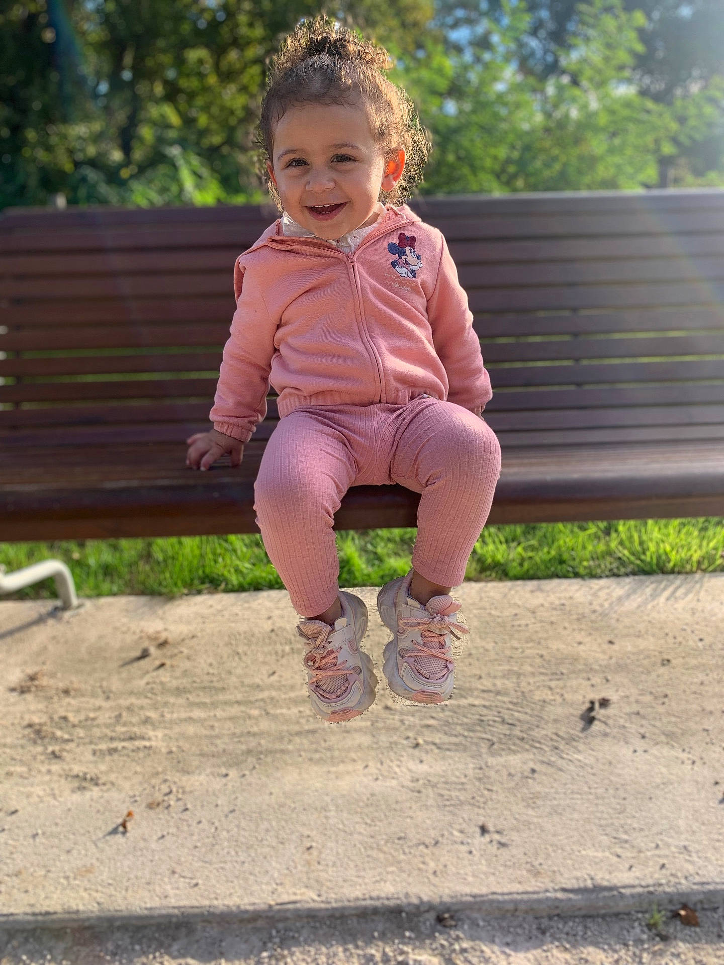 Zeyna a rejoint le concours — aidez-le/la à gagner de superbes lots ! bench, child, clothing, face, female, footwear, furniture, girl, grass, hair, happy, head, jeans, pants, person, photography, portrait, shoe, sitting, sleeve