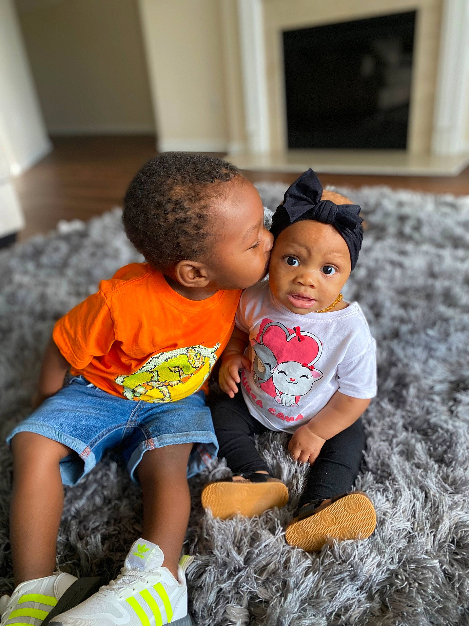 Journee is registered to the contest to win money with this photo: baby, baby_toddler_clothing, child, family, flooring, fun, grass, happy, headwear, leg, leisure, person, play, room, shorts, sibling, sitting, skin, t_shirt, thigh