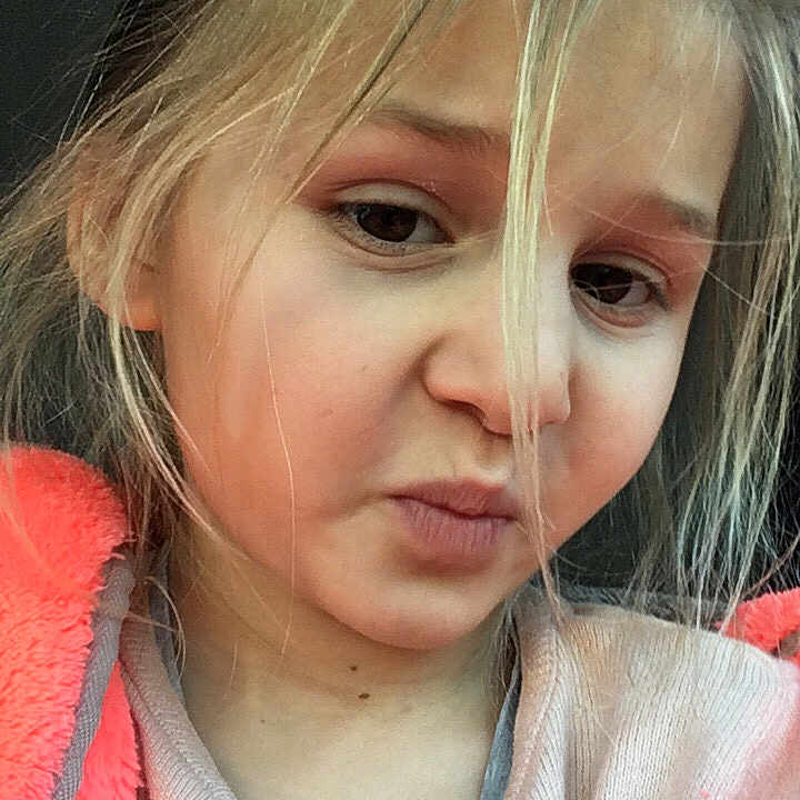 Aeris participe au concours pour gagner de l'argent avec cette photo : beauty, blond, cheek, child, chin, close_up, ear, eye, eyebrow, eyelash, face, forehead, hair, hairstyle, head, iris, lip, mouth, nose, person