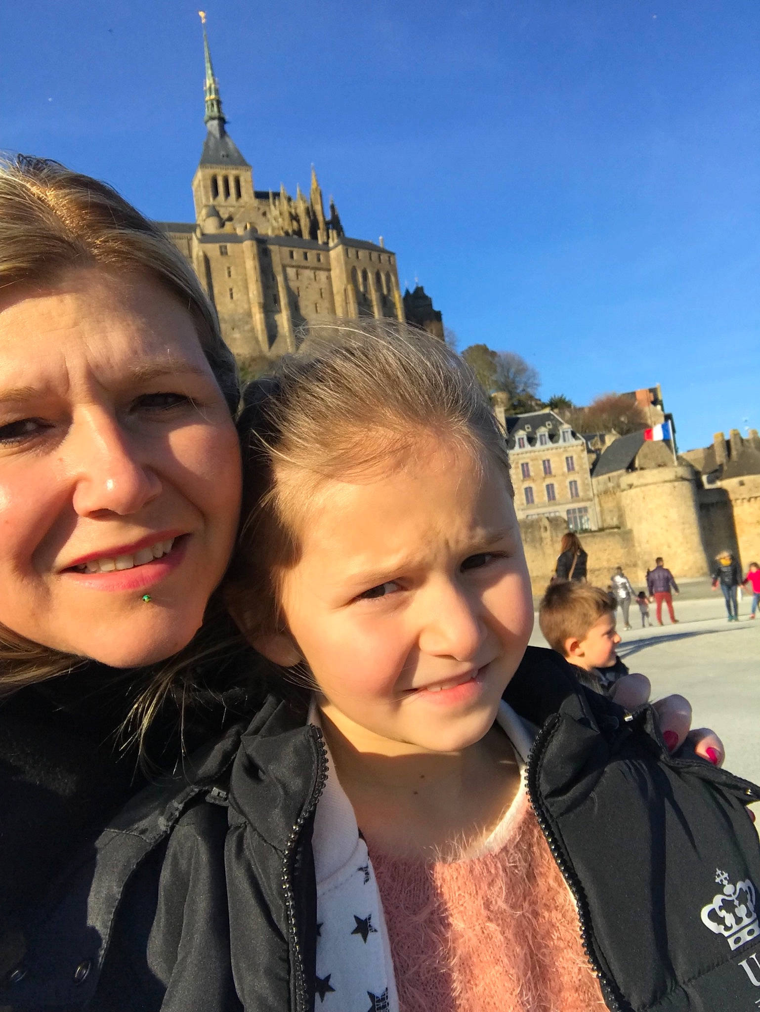 Aeris a rejoint le concours — aidez-le/la à gagner de superbes lots ! fun, gesture, happy, joy, people, person, photography, selfie, sky, smile, spire, tourism, travel, vacation, world