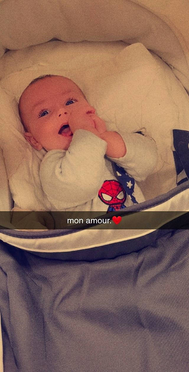 Maylone a rejoint le concours — aidez-le/la à gagner de superbes lots ! arm, baby, baby_products, baby_safety, baby_sleeping, baby_toddler_clothing, bedtime, cheek, child, comfort, eye, human_body, iris, linens, lip, mouth, nose, person, skin, sleeve